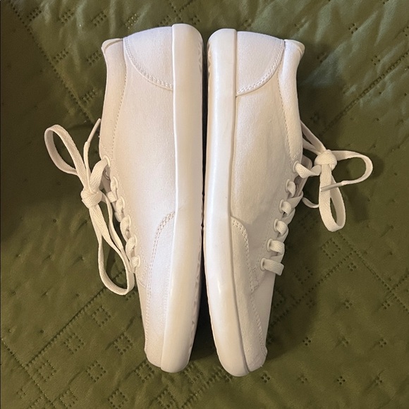 NWT Splay Barefoot White Sneakers - Picture 5 of 6